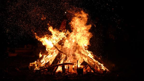 bonfire-burn-burning-776113.jpg